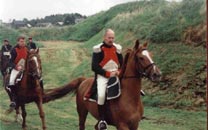 Notre colonel: Thierry Bl. , Grard, Chasseurs du 27me : Prise en mains des chevaux dans les casemattes de Rocroy (Photo Uriel Delicourt)
